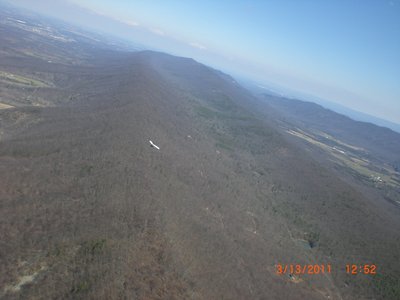 Another pilot soaring the ridge.