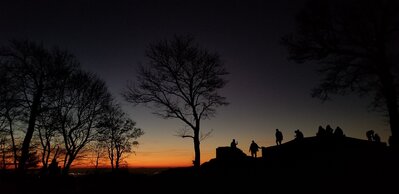 Another version of the pic with wuffos silhouetted against the post-sunset light.